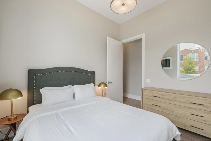 Building Photo - 943 N Kingsbury St