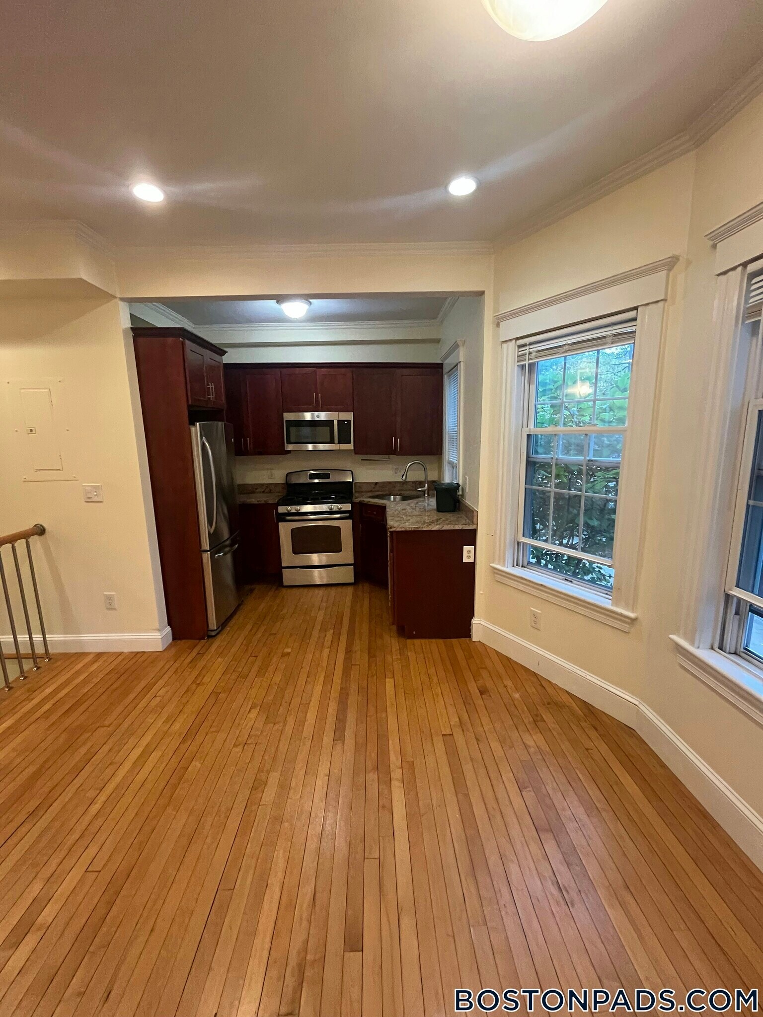 Building Photo - 154 Magazine St