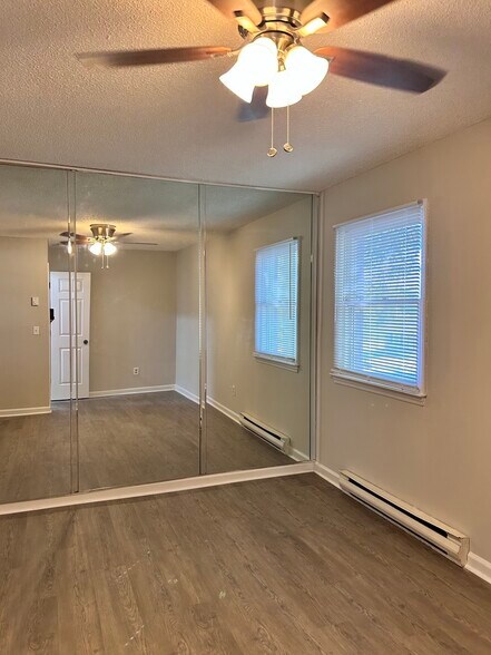 Building Photo - 2204 Delta Pl