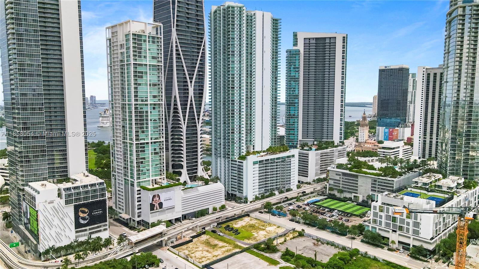 Building Photo - 900 Biscayne Blvd