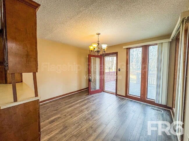 Building Photo - 1228 Forest Acres Dr