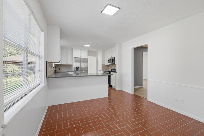 Building Photo - 3930 Cypress Hill Dr