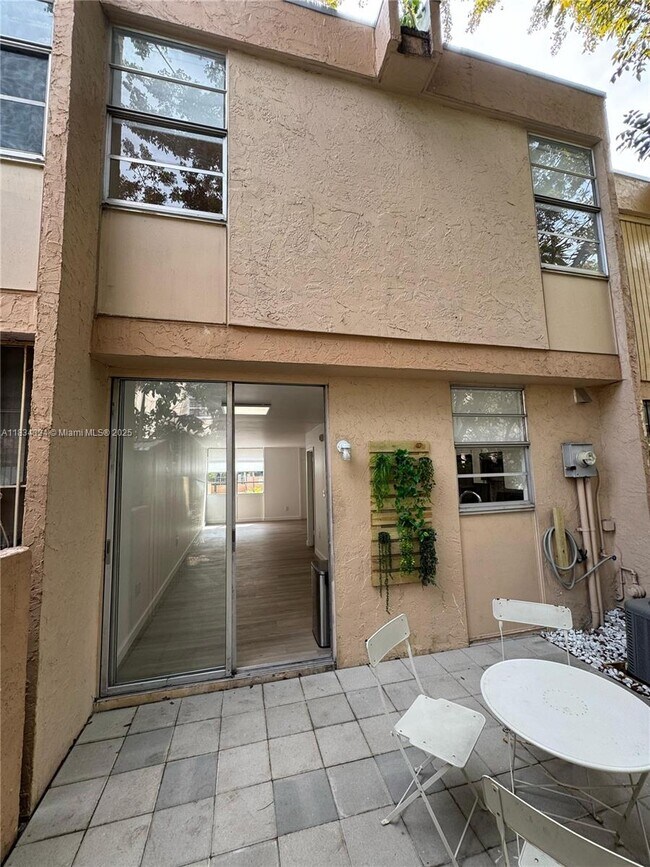 Building Photo - 6007 SW 69th St