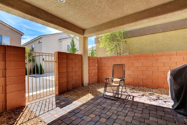 Building Photo - Beautiful Two Story Located on the Southwest