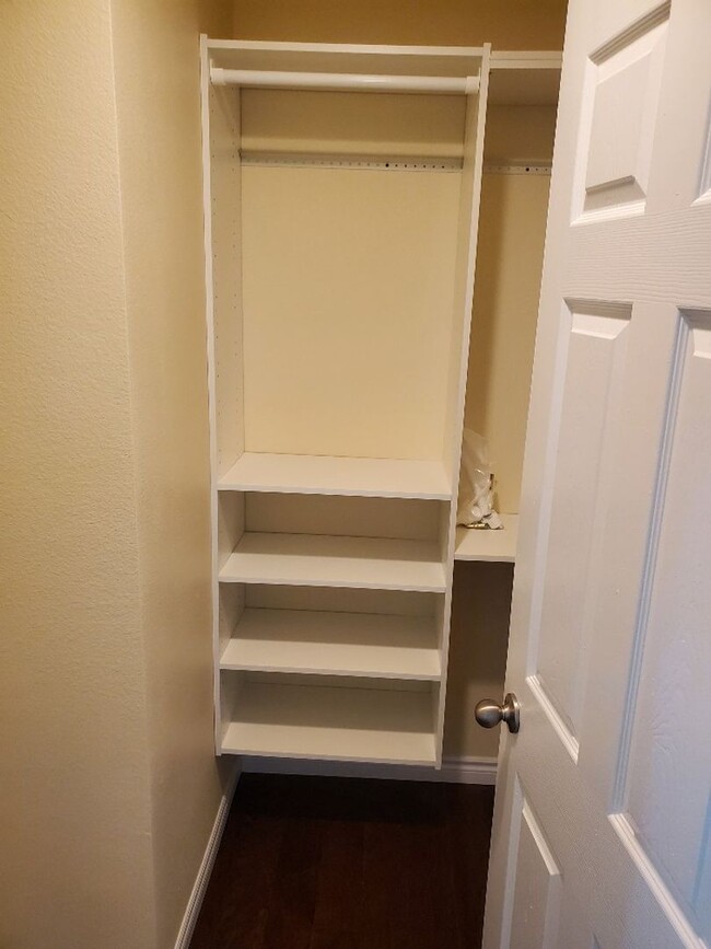 Building Photo - 1 Bedroom - 1 Bathroom in Beautiful Hillcrest