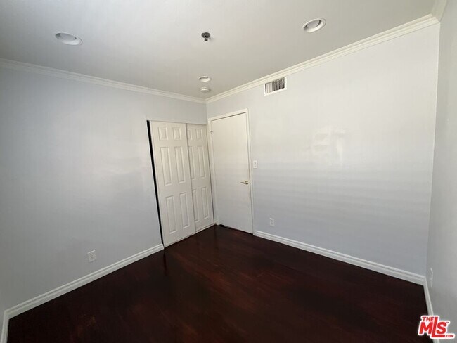 Building Photo - 21 Palmetto Dr