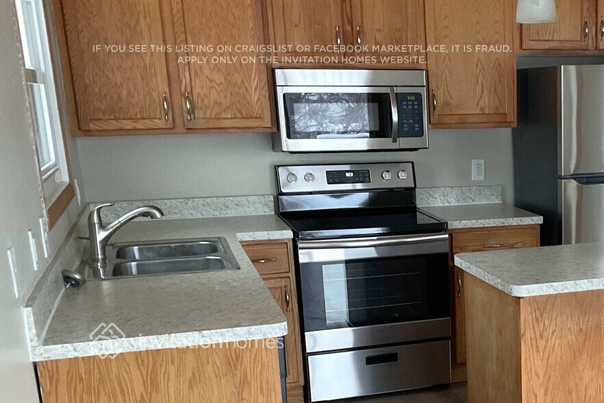 Building Photo - 9908 108th Pl N