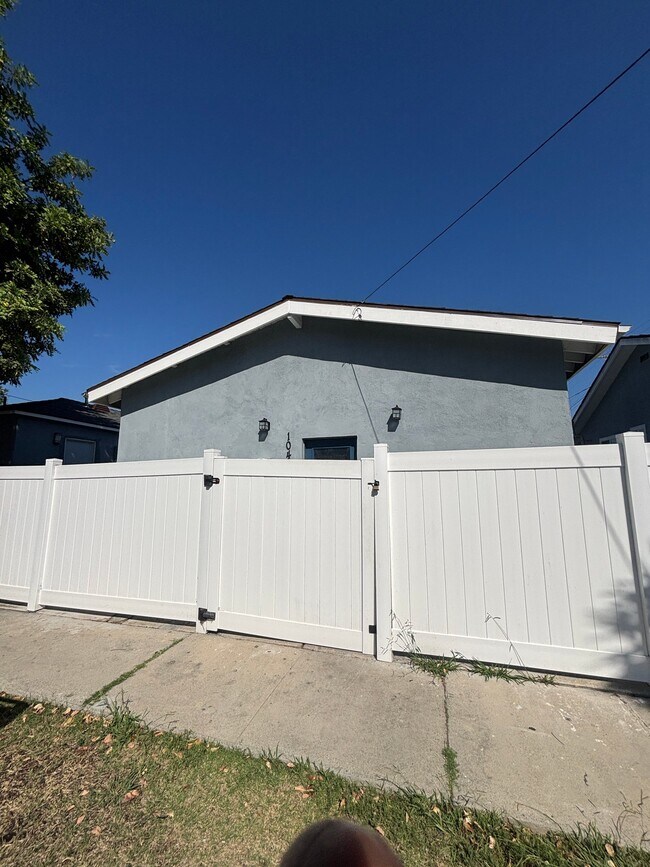 Building Photo - 10408 Baring Cross St