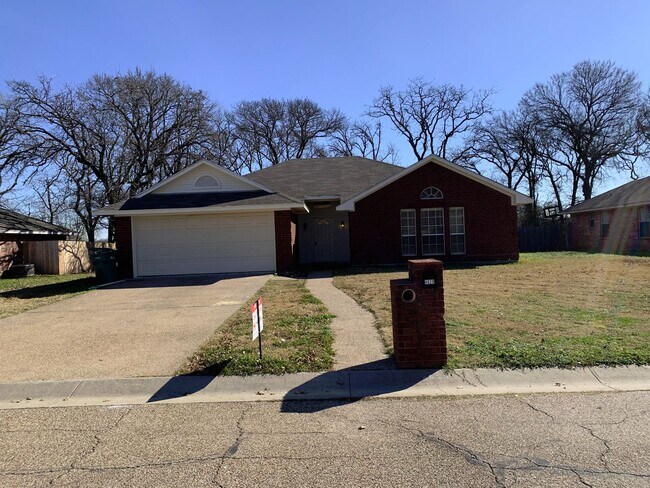 Building Photo - Single Family Home