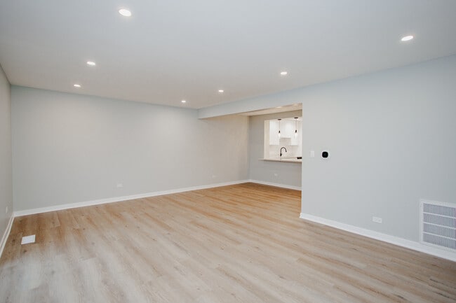 Building Photo - 1845 Bristol Walk