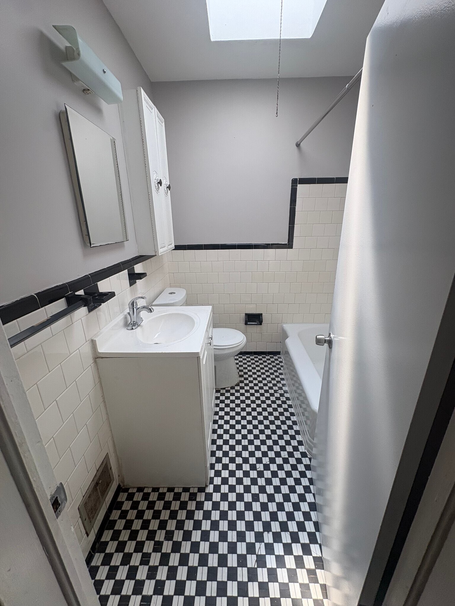 Building Photo - 333 N Grantley St