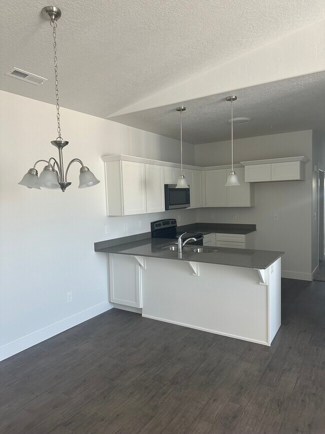 Building Photo - 947 W Coral Charm Way