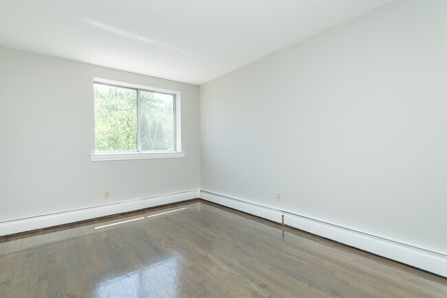 Building Photo - 14 Murdock St