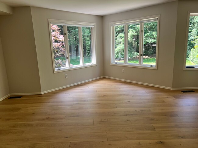 Building Photo - 4bd/2.5ba Redmond Home