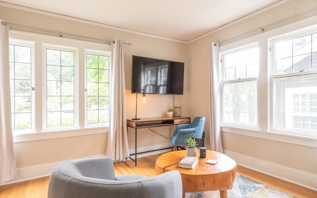 Building Photo - 1942 Boyer Ave E