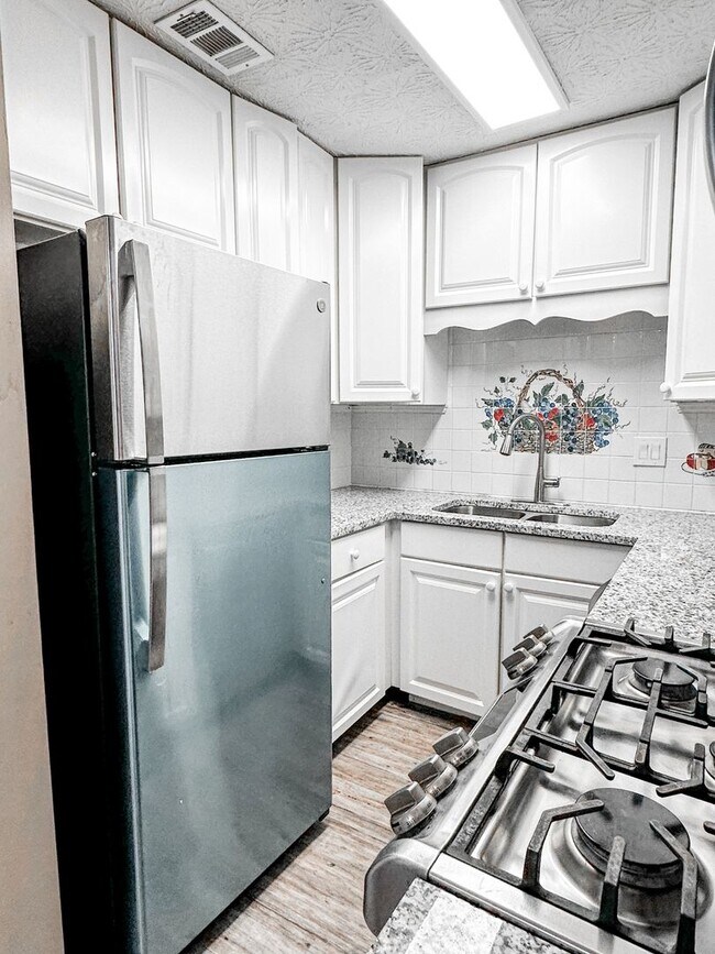 Building Photo - 3/2 Townhome in Downtown Woodstock