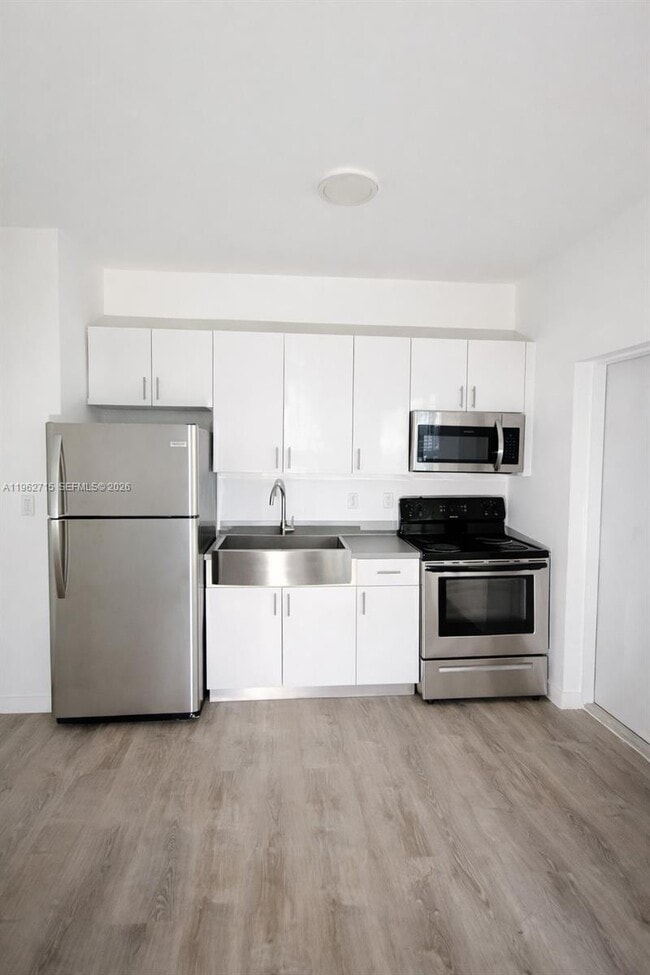 Building Photo - 402 NW 12th Ave