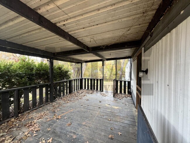 Building Photo - Charming 2-bedroom, 1-bathroom home!