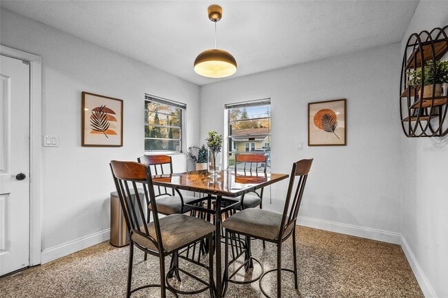 Building Photo - 314 W Alva St