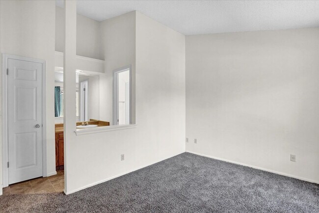 Building Photo - Cute 2 Bedroom 2.5 Bath Townhome in Cherry Creek Schools, 2 Reserved Parking Spots, Great Locatio...