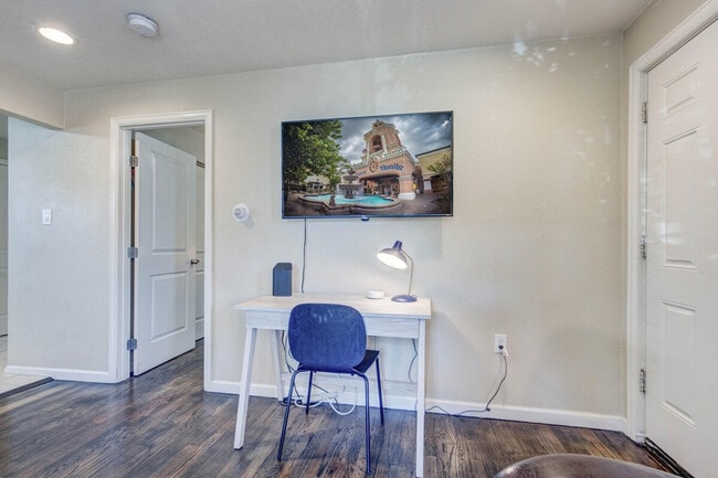 Building Photo - 1363 Pierce St