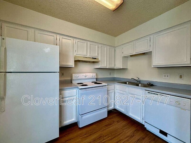 Building Photo - 10565 Starcrest Dr