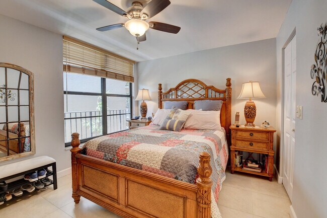 Building Photo - 19 Royal Palm Way