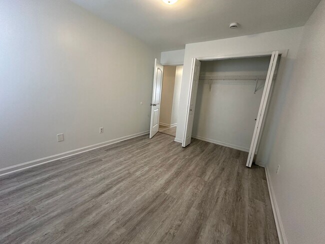 Building Photo - 61 Riverchase Dr