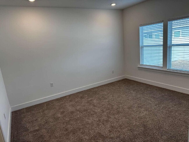 Building Photo - 157 Blooming Cv