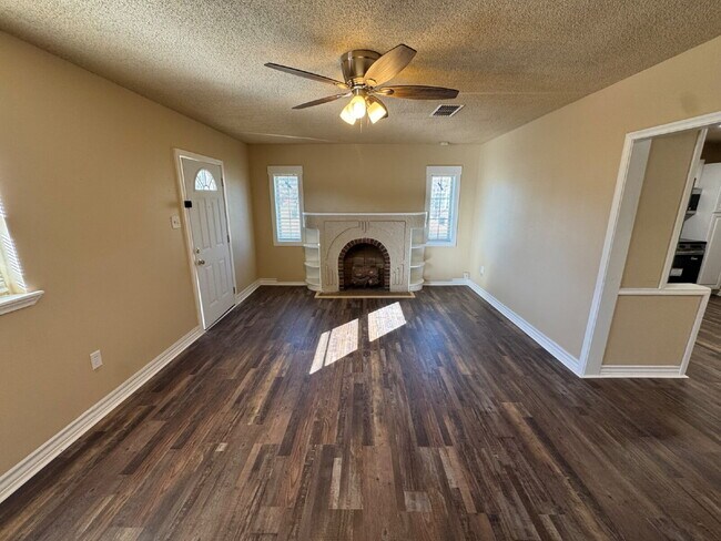 Building Photo - House Located Minutes Away From Texas Tech University!