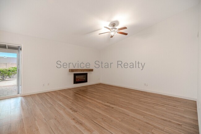 Building Photo - 6409 E Grandview Dr