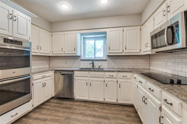 Building Photo - 2711 Lincoln Dr