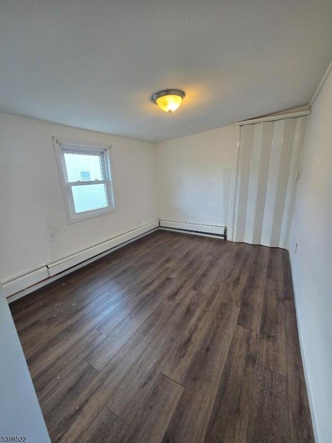 Building Photo - 115 Pine St