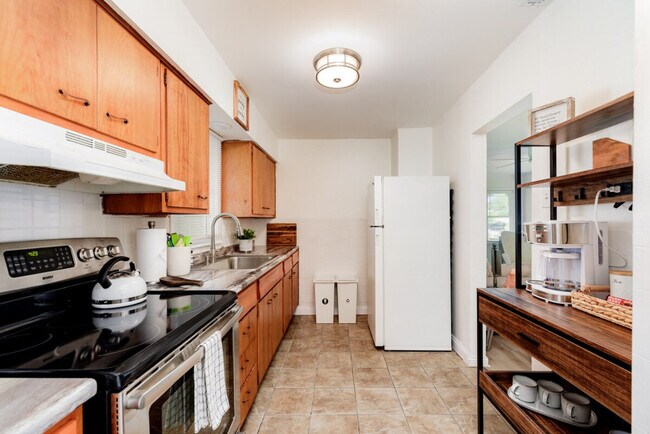 Building Photo - 4421 Picajune Ave