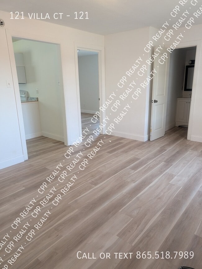 Building Photo - 121 Villa Ct