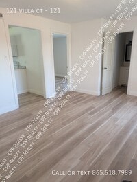 Building Photo - 121 Villa Ct
