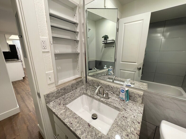 Building Photo - 6893 S Countrywoods Cir