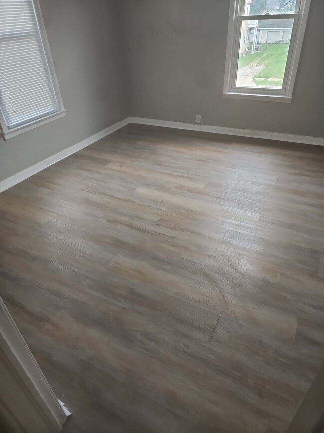 Building Photo - 826 44th St