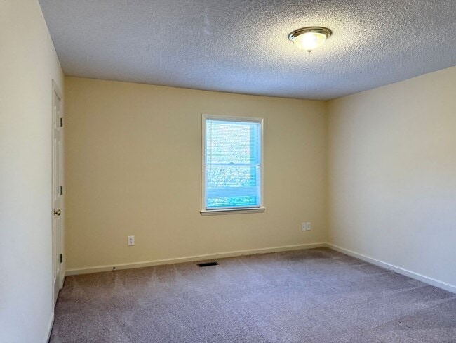 Building Photo - Private 2BD/1.5BA Townhouse in Prime NW Hi...