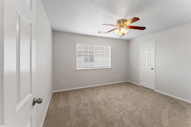 Building Photo - 21915 Sunvolt Ct