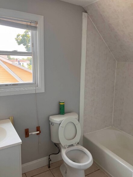 Building Photo - 69 Bennett St