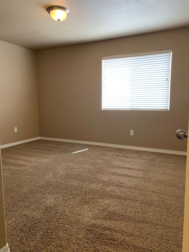 Building Photo - 1004 Diamond Rim Dr