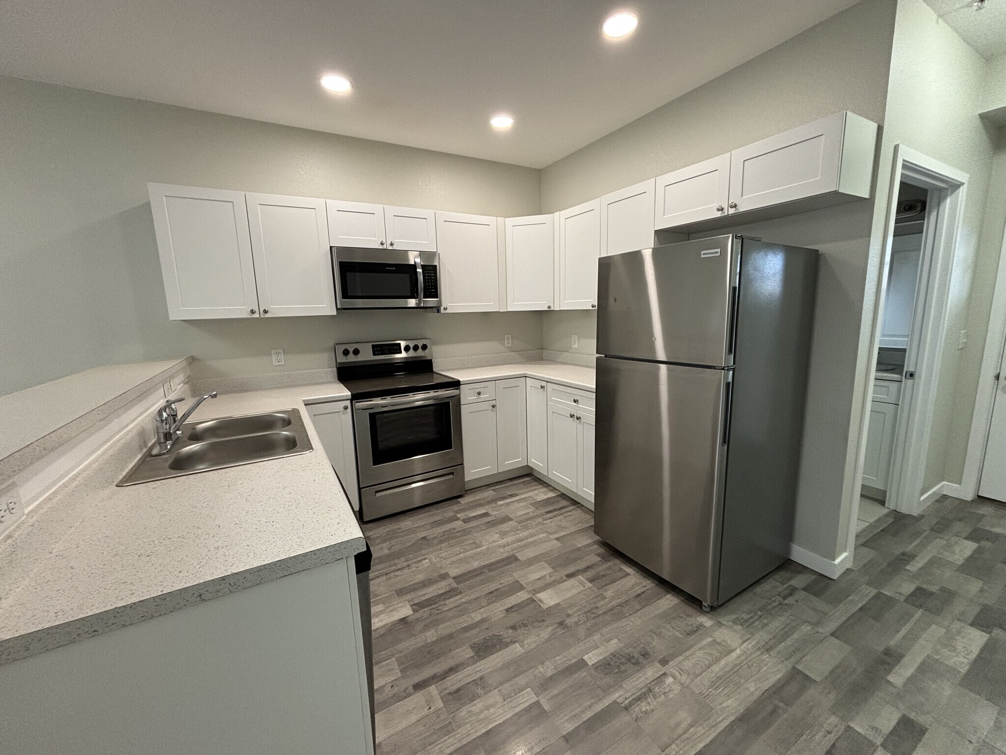 Building Photo - 1601 Kimbark St