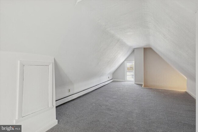 Building Photo - 371 W Main St