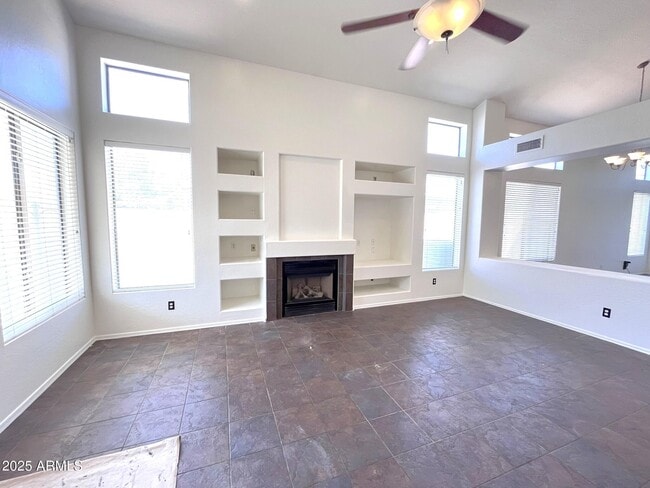 Building Photo - 2610 S Moccasin Trail