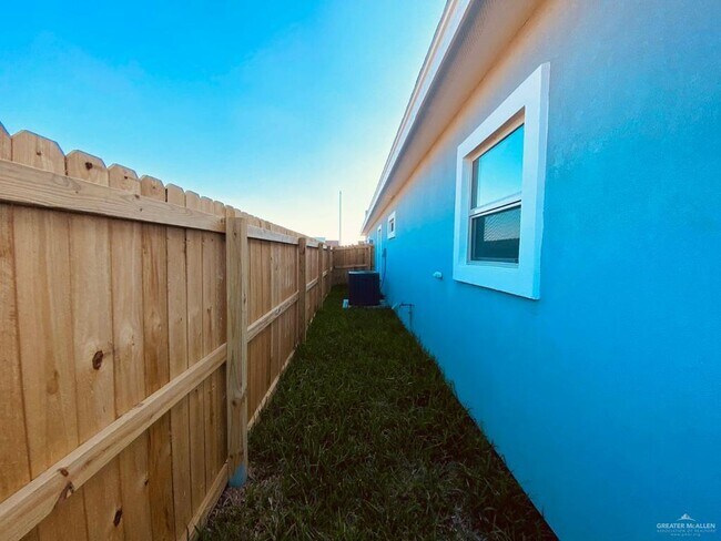 Building Photo - 208 W Rutherford Ave