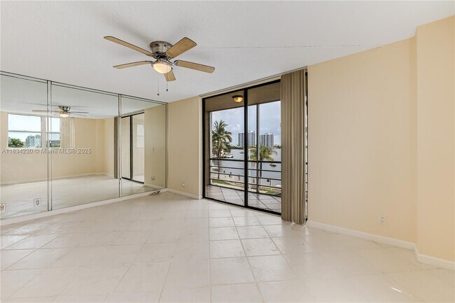 Building Photo - 2821 N Miami Beach Blvd