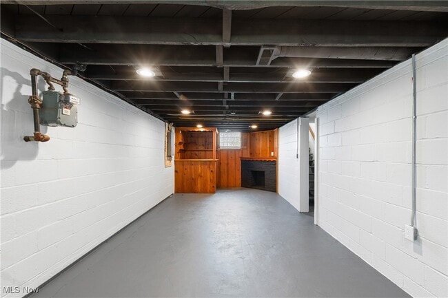 Building Photo - 203 Robinson Ave
