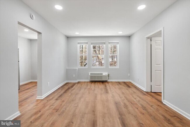 Building Photo - 1909 N Rhodes St