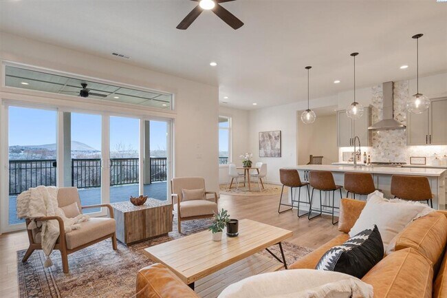 Building Photo - Stunning New Construction Five Bedroom Three Bath in South Richland!